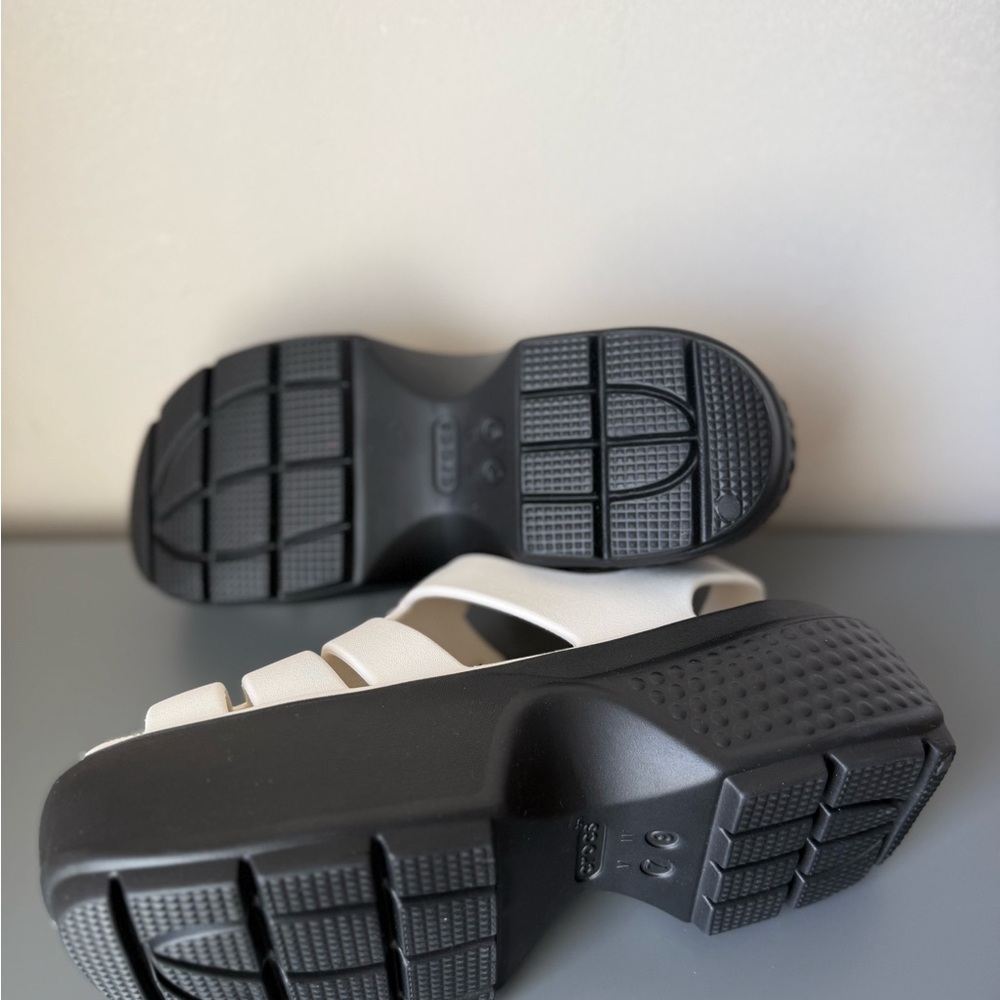 New Crocs Platform Stomp Fisherman Sandal - Picture 5 of 5